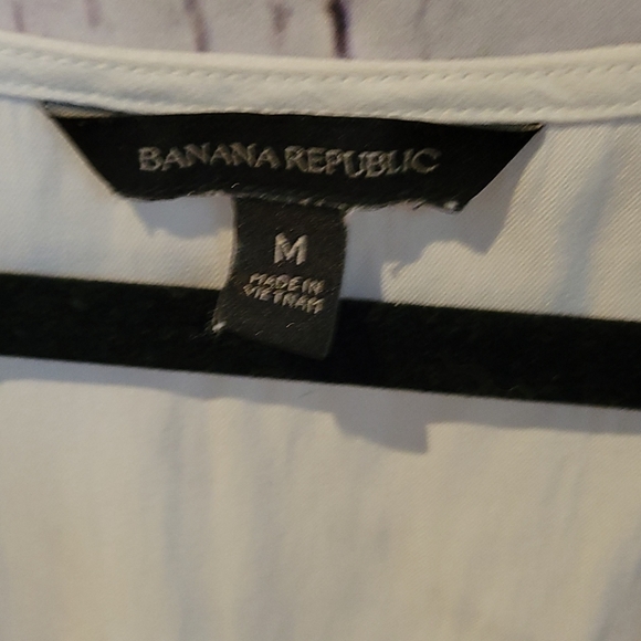 White sleeveless top - Picture 2 of 3